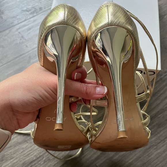 Aldo Gold Strappy Sandals Size 7 - Picture 5 of 6